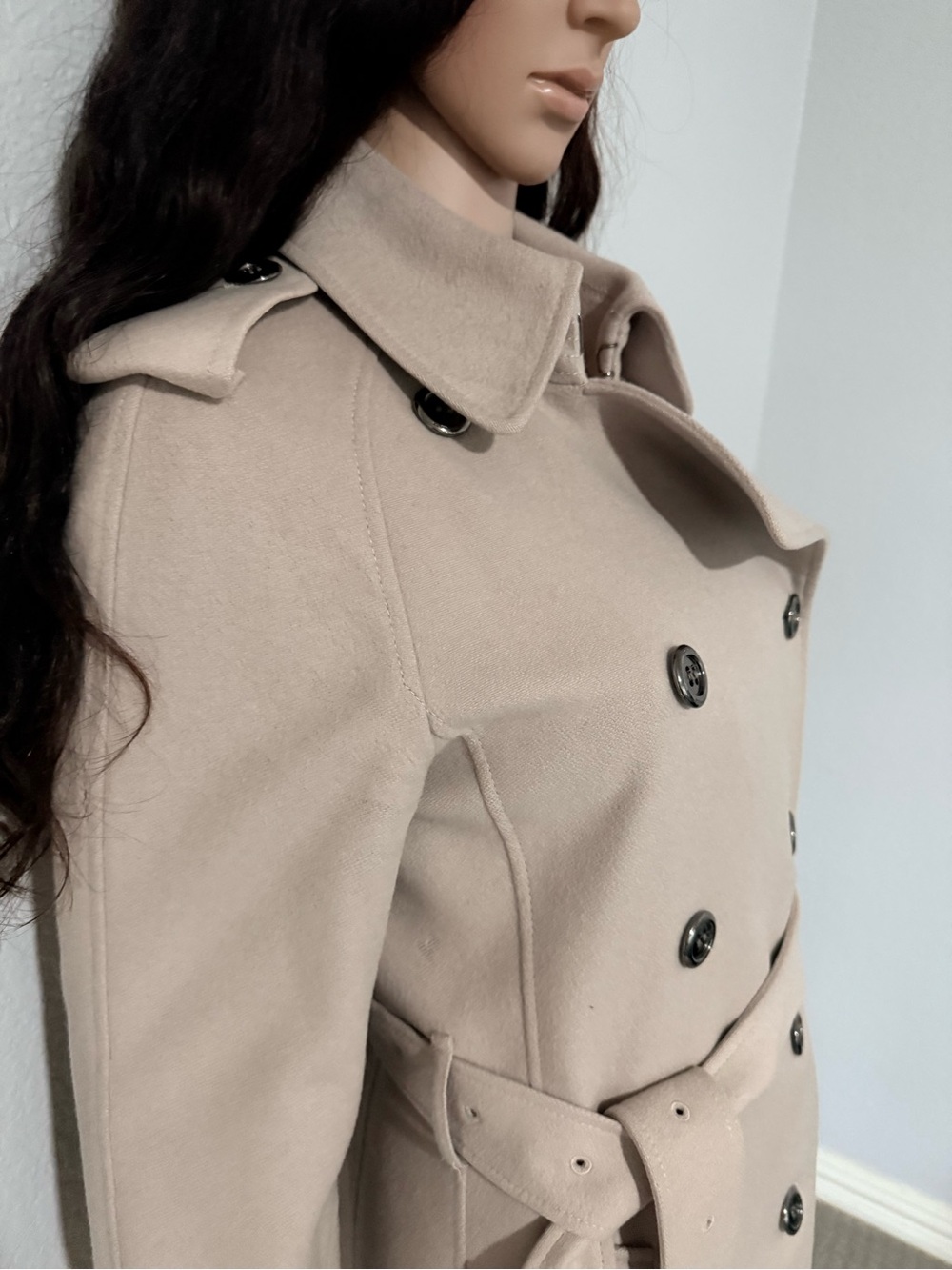 Burberry Beige Short Kensington Double-Breasted Trench Coat - Picture 8 of 13